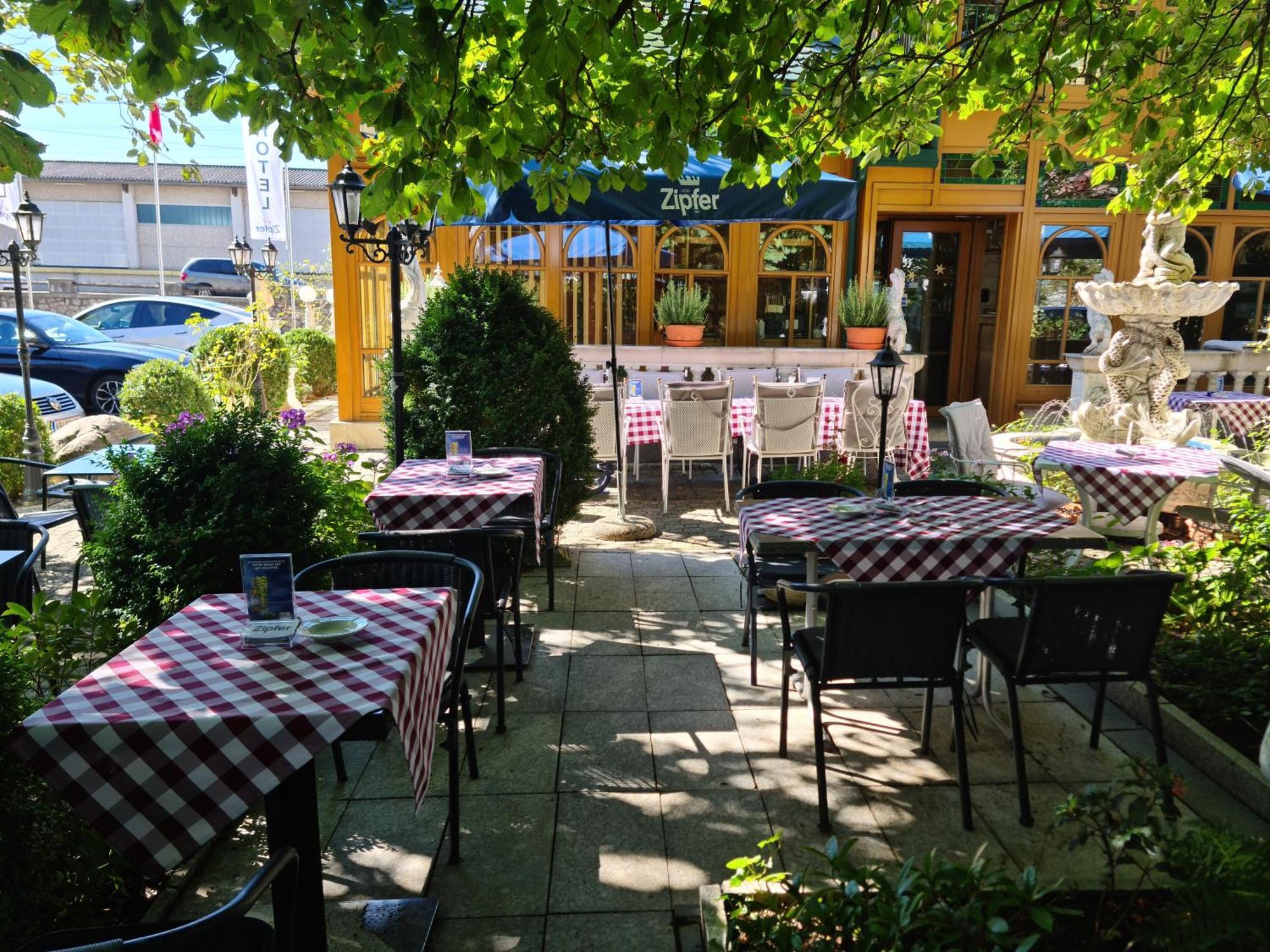 Hoeckner Plaza Hotel Attnang-Puchheim Bagian luar foto
