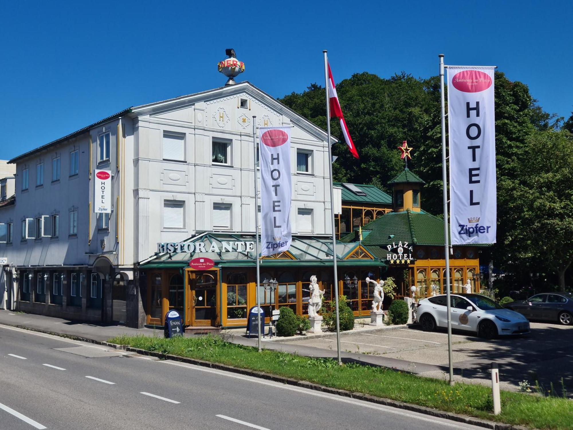 Hoeckner Plaza Hotel Attnang-Puchheim Bagian luar foto