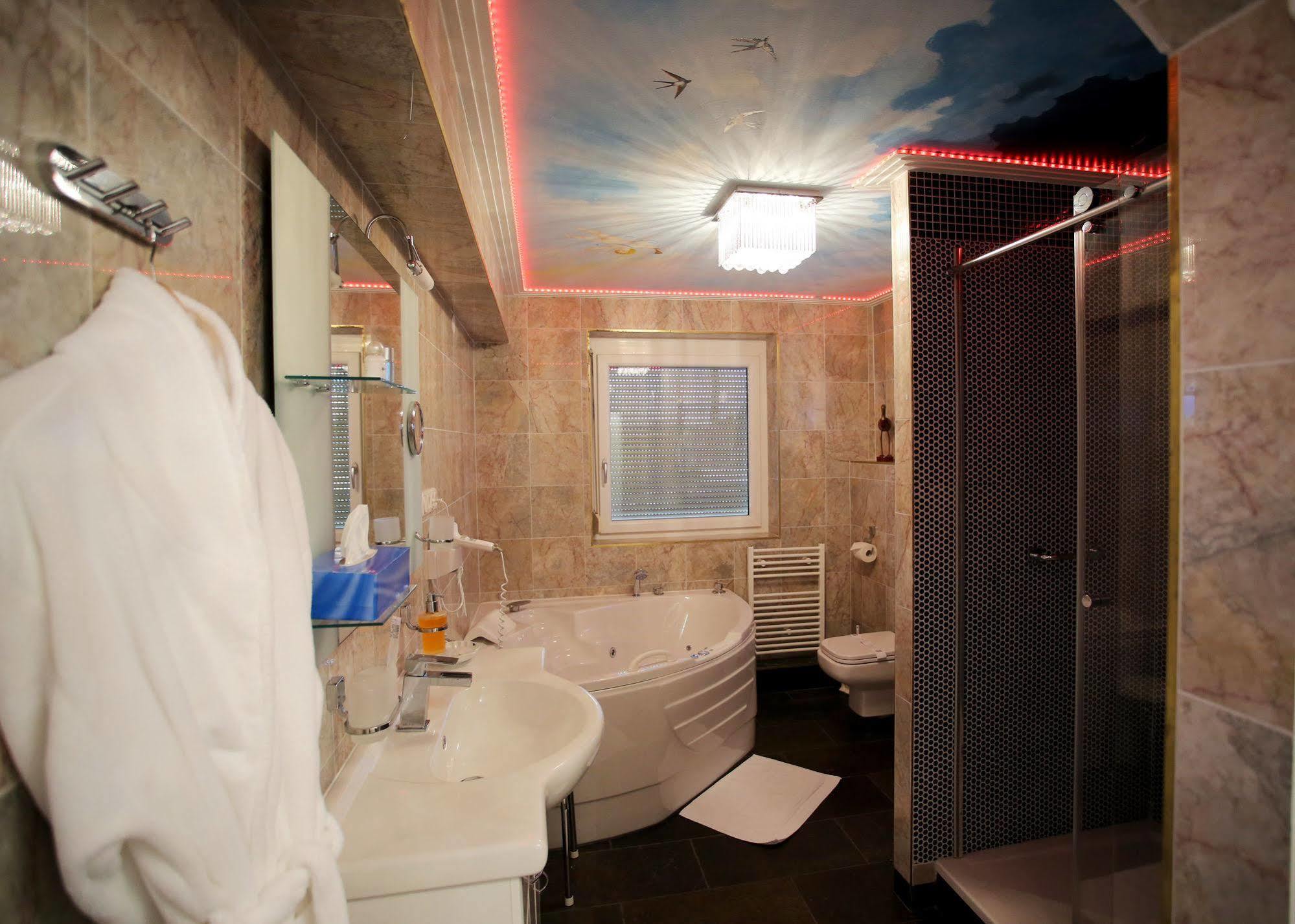 Hoeckner Plaza Hotel Attnang-Puchheim Bagian luar foto