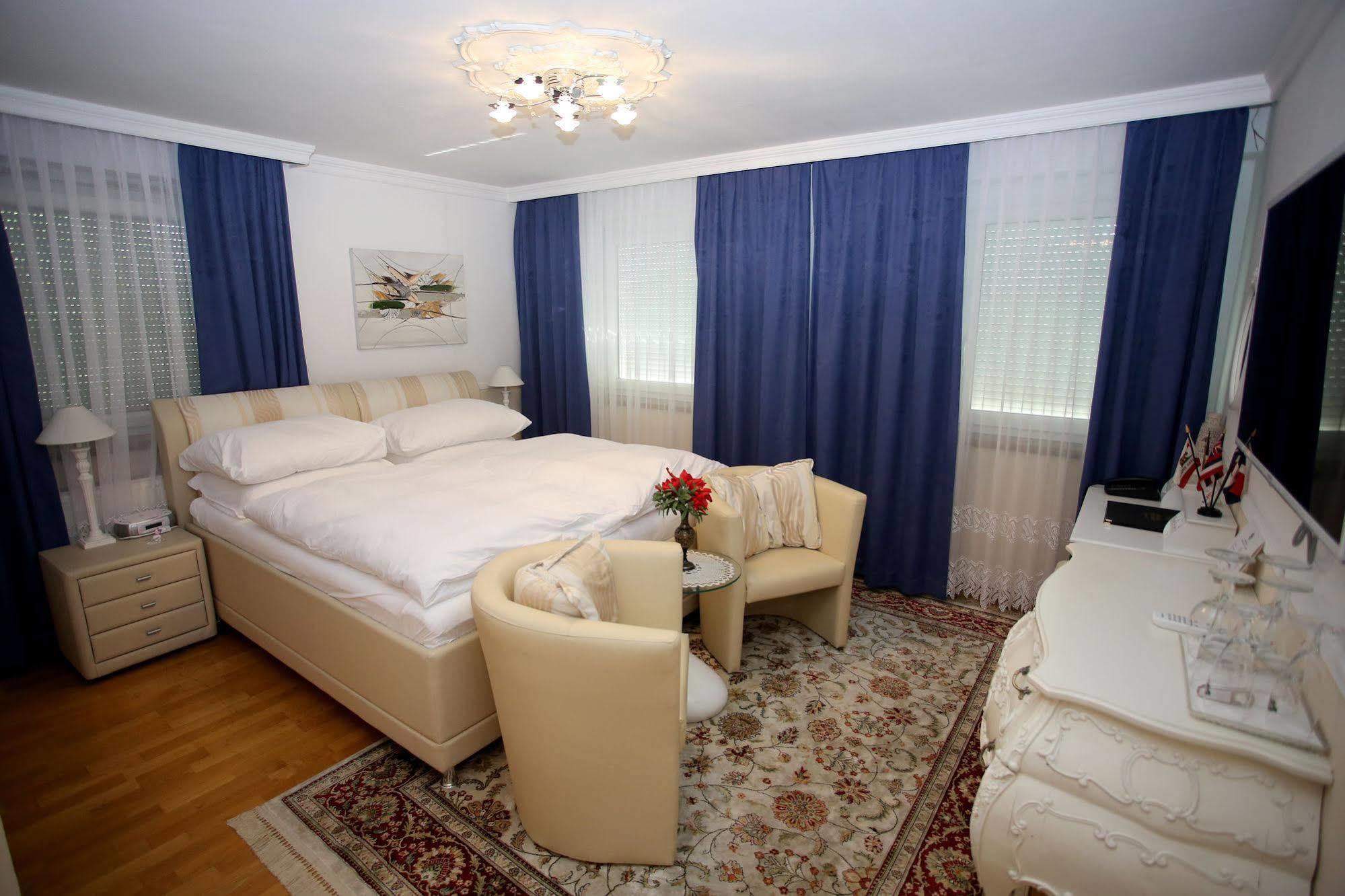 Hoeckner Plaza Hotel Attnang-Puchheim Bagian luar foto