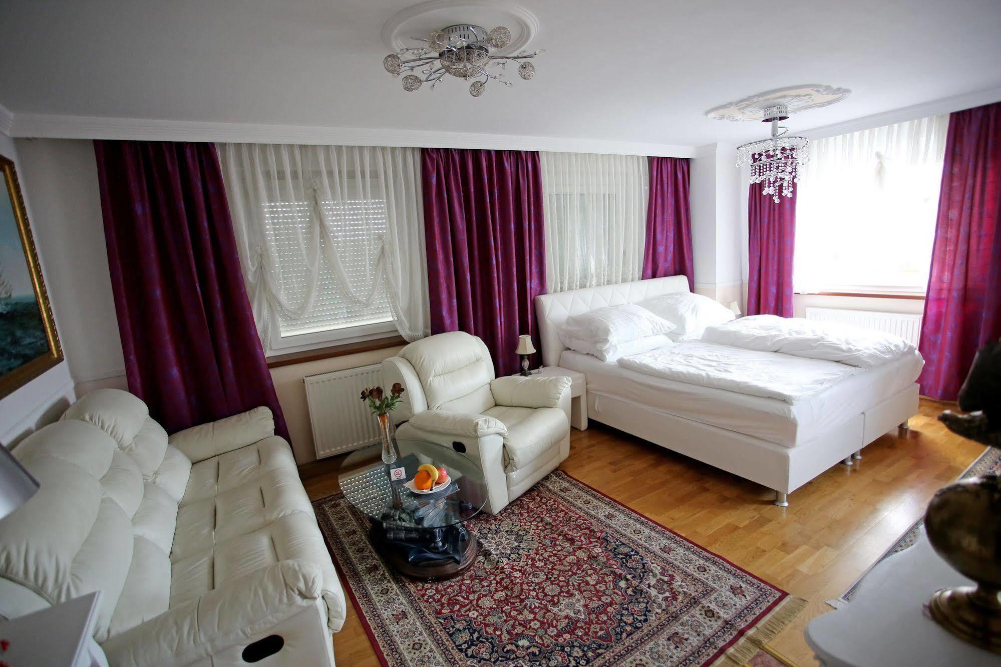 Hoeckner Plaza Hotel Attnang-Puchheim Bagian luar foto