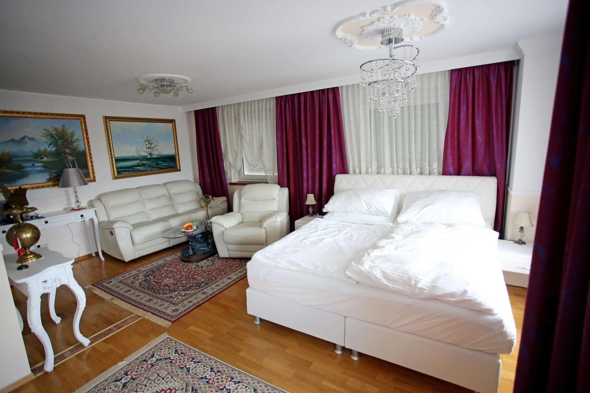 Hoeckner Plaza Hotel Attnang-Puchheim Bagian luar foto