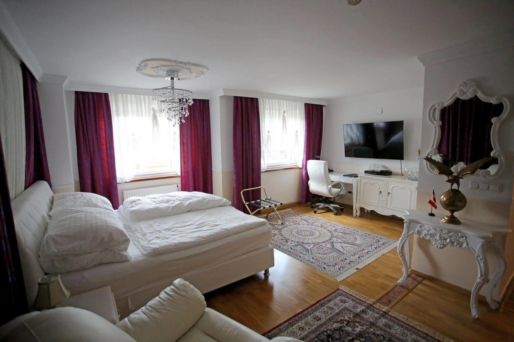 Hoeckner Plaza Hotel Attnang-Puchheim Bagian luar foto