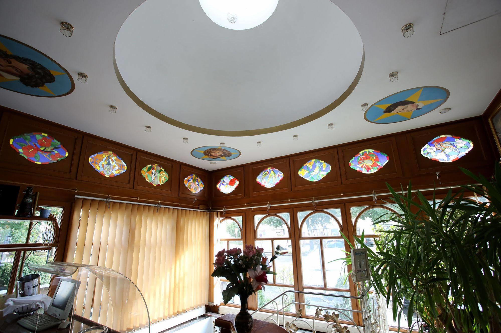 Hoeckner Plaza Hotel Attnang-Puchheim Bagian luar foto